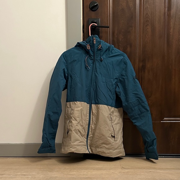 Dakine Women’s Teal and Tan Hooded Snowboarding Jacket - Picture 1 of 5